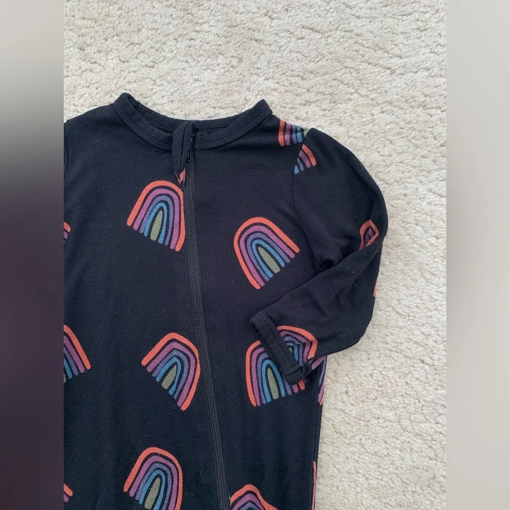 Kyte Baby Size 3-6 Months Clementine Rainbow Retired Zip Footie Sleeper Pajamas